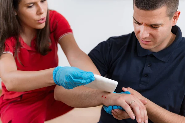 Entrenamiento Primeros Auxilios Snake Bite Curso Primeros Auxilios — Foto de Stock