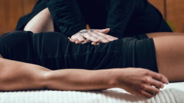 Shiatsu mide Masaj yakın çekim