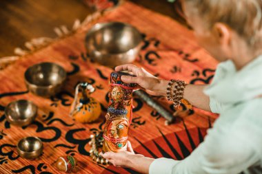 Koshi ahenge ses terapisi, yakın çekim