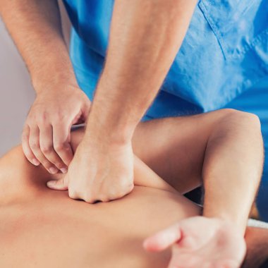 sırt masajı, bel Chiropractic ayarlama, ağrı Rölyef kavramı yakın çekim