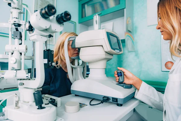 Ophthalmologist Examining Boy Auto Refractometer — Stock Photo, Image