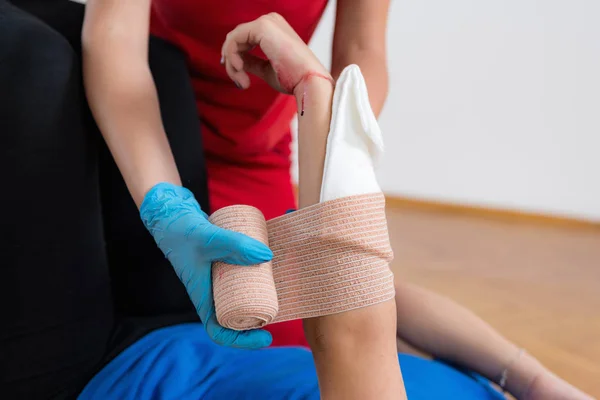 First Aid Training Arm Cut First Aid Course — Stock Photo, Image