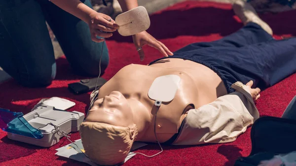 Erste Hilfe Ausbildung Defibrillator Der Praxis — Stockfoto