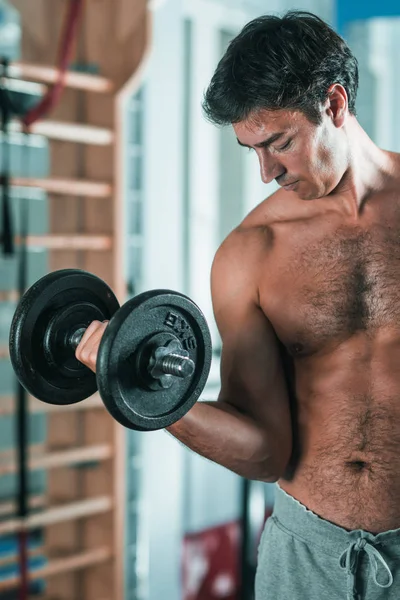 Männliches Training Mit Gewichten — Stockfoto