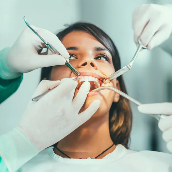 Mujer Joven Sometida Chequeo Dental — Foto de Stock