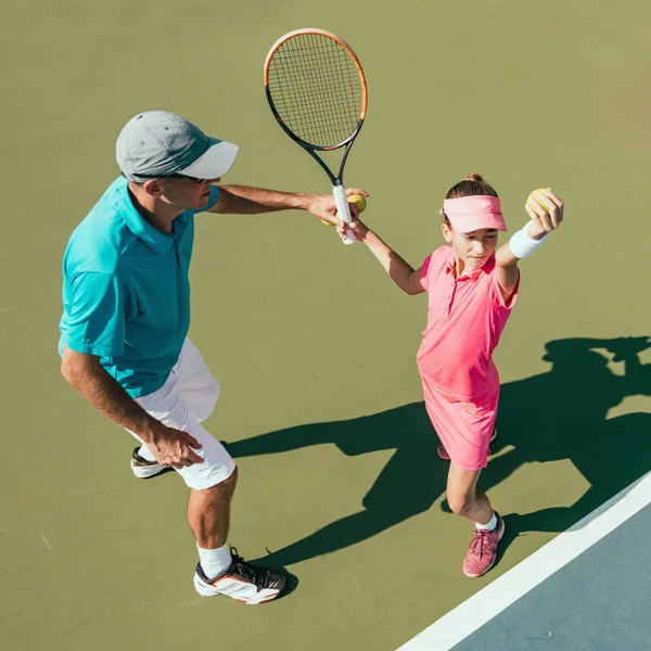 Tennis Instruktör Med Ung Flicka Tennis Träning — Stockfoto