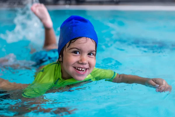 Little Boy Learning Swim — Stock Photo, Image