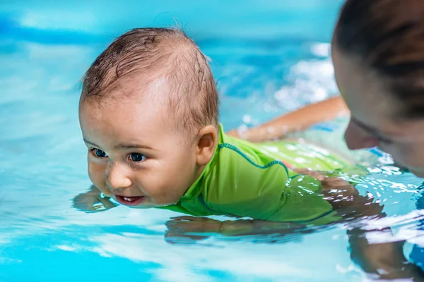 Mother Baby Boy Swimming Pool Swimming Class — Stock Photo, Image
