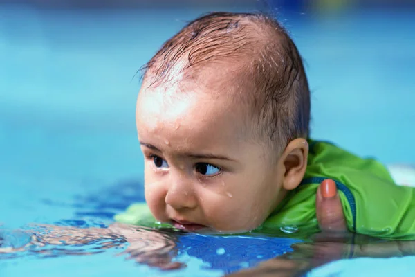 Mãe Com Menino Piscina Aula Natação — Fotografia de Stock