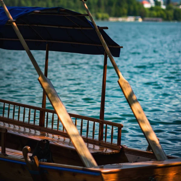 Barcos Típicos Madera Esloveno Llamado Pletna Lago Bled Lago Más — Foto de Stock