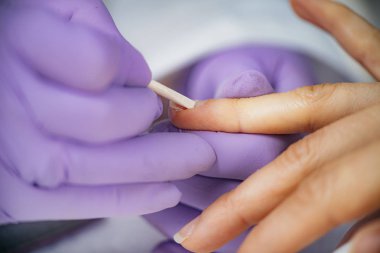  Güzellik Salonu'nda Tırnak Cuticles Itme