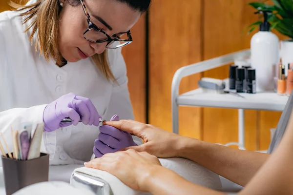 Het Verwijderen Van Vingernagel Nagelriemen Schoonheids Salon — Stockfoto