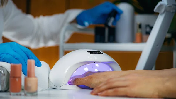 Lampe Pour Ongles Traitement Manucure Dans Salon Beauté — Photo