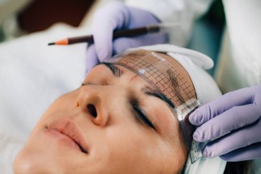 Güzellik Microblading önce Kaşların Şekli Adresleme. Yarı Kalıcı Makyaj