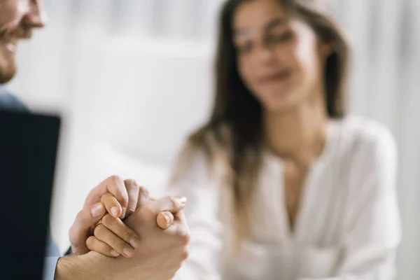 Rapporto Lavoro Giovani Colleghi Sesso Maschile Femminile Innamorati Sul Lavoro — Foto Stock