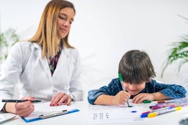 Çocuk için Psikoloji Testi. Toddler Boyama Şekilleri   