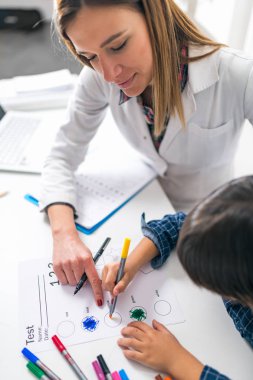 Çocuk için Psikoloji Testi. Toddler Boyama Şekilleri   