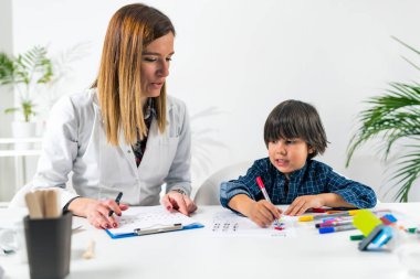 Çocuk için Psikoloji Testi. Toddler Boyama Şekilleri   