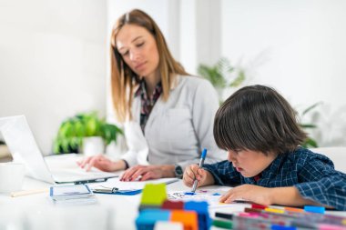 Çocuk için Psikoloji Testi. Toddler Boyama Şekilleri   