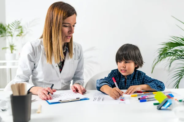 Psychologie Test Für Kinder Kleinkind Färbung Formen — Stockfoto