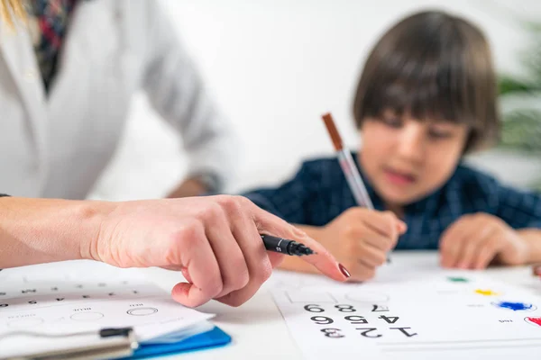 Test Psychologii Dla Dziecka Toddler Test Logiczny Numerami — Zdjęcie stockowe