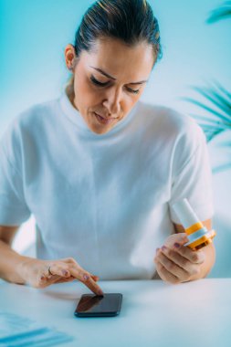 Spirometre ve Akıllı Telefon Uygulaması ile Solunum HastalığıNı Takip Eden Kadın