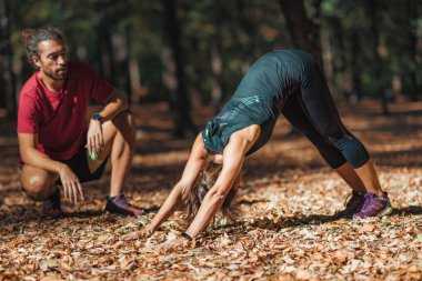 Parkta antrenmandan sonra gerinen arkadaşlar.