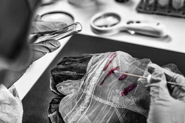 Forensic Science Laboratory Forensic Analyst Examining Cloth Traces Blood — Stock Photo, Image