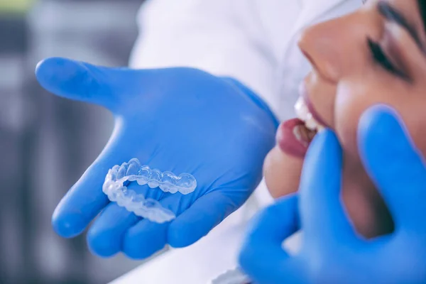 Mulher Teeth Whitening Procedimento — Fotografia de Stock