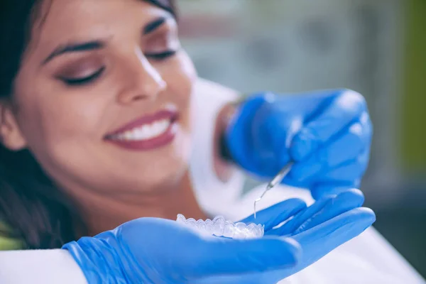 Mujer Procedimiento Blanqueamiento Dental — Foto de Stock