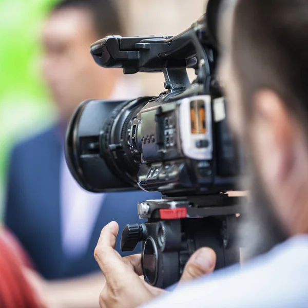 Camera Operator Working Press Conference Outdoors Journalists Interviewing Formal Dressed — Stock Photo, Image