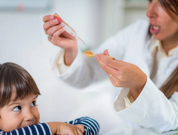 Homeopathie Kleine Jongen Homeopaat — Stockfoto