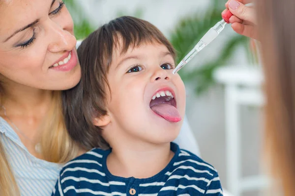 Homeopatía Madre Niño Visitando Homeópata — Foto de Stock