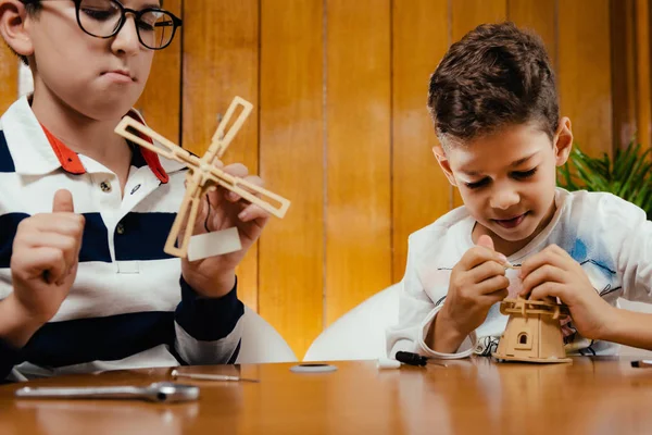 Kreativa Barn Leker Med Generiska Omärkta Leksaker — Stockfoto