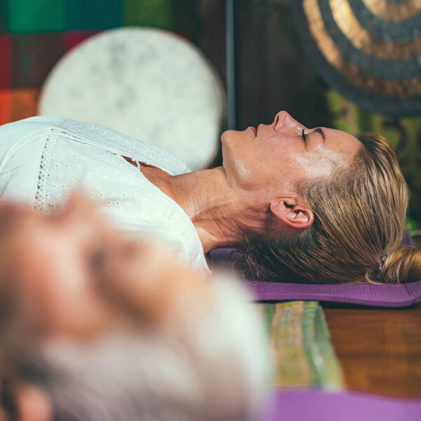 Забота упражнения, направленная медитационная терапия
