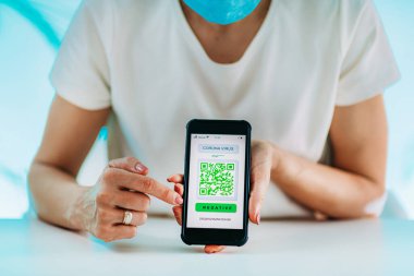 COVID19 Akıllı Telefon Uygulamalı Kadın Tutma Akıllı Telefonu
