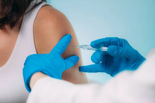 Toediening Van Het Corona Virus Vaccin — Stockfoto