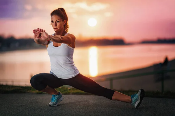 Woman Exercising Outdoors Water — Stock Photo, Image