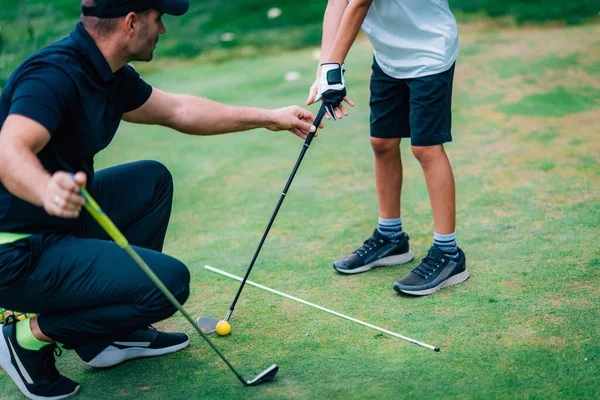 Golf Persoonlijke Training Golf Instructeur Onderwijs Jonge Jongen Hoe Golfen — Stockfoto