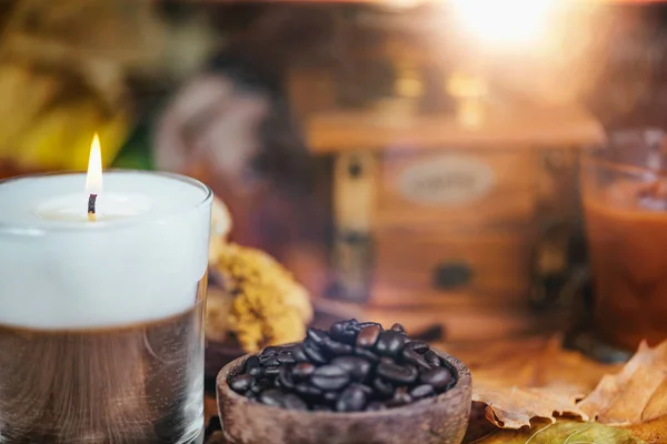 Gebrande Koffie Vanille Tweekleurige Aromatische Kaars Met Koffie Houten Kom — Stockfoto