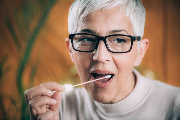 Pruebas Genéticas Adn Utilizando Muestra Saliva —  Fotos de Stock