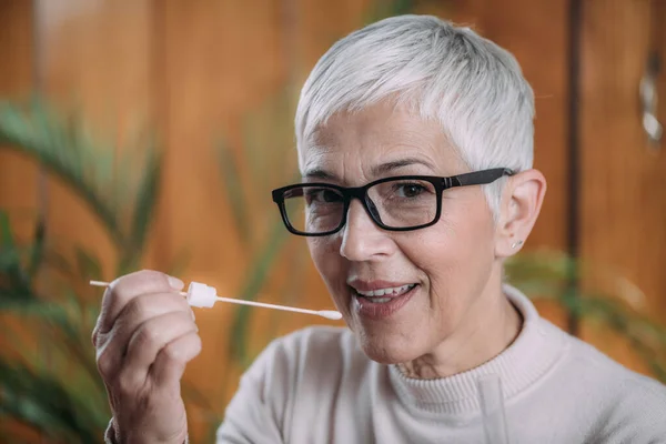 Pruebas Genéticas Adn Utilizando Muestra Saliva —  Fotos de Stock