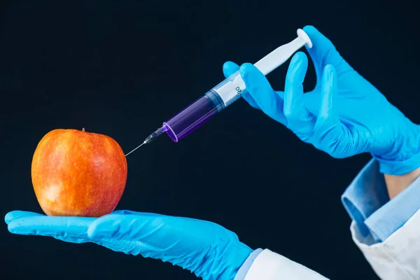 Spiking Fruit Met Chemicaliën Verkoop Stimuleren Slechte Praktijk Van Het — Stockfoto