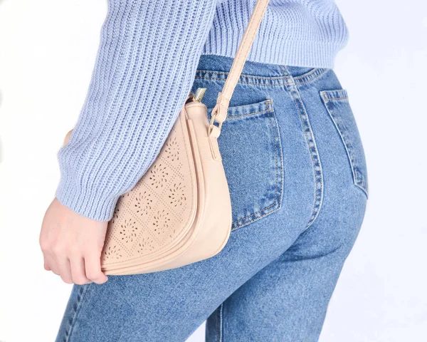 Young Fit Girl Jeans Purple Sweater Holding Beige Leather Bag — Stock Photo, Image