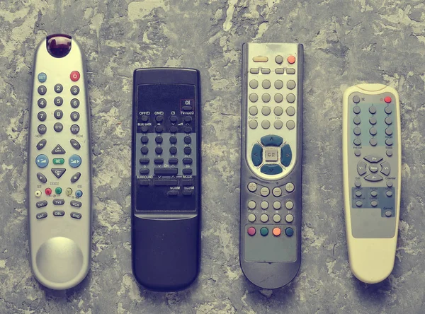 Muchos Controles Remotos Televisión Una Mesa Hormigón Gris Vista Superior —  Fotos de Stock