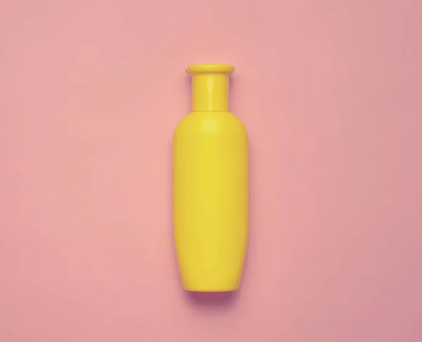 Gele Fles Shampoo Een Roze Pastel Achtergrond Trend Van Minimalisme — Stockfoto