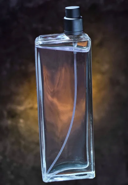 Eine Flasche Duftendes Parfüm Auf Dunklem Hintergrund Damenparfüms Mystisches Licht — Stockfoto