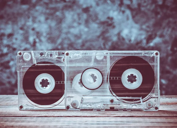 Cassette Audio Primo Piano Una Mensola Legno Contro Muro Cemento — Foto Stock