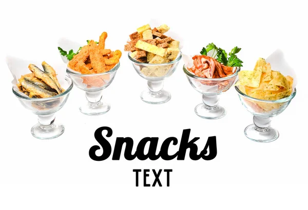 Snack Sör Üvegáru Elszigetelt Fehér Background Chips Snack Kétszersült Szárított — Stock Fotó