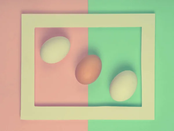Pastel Renkli Bir Arka Plan Üzerinde Beyaz Bir Çerçeve Içinde — Stok fotoğraf